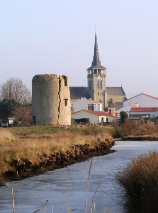 Moulin Gueffard et église©OTAV